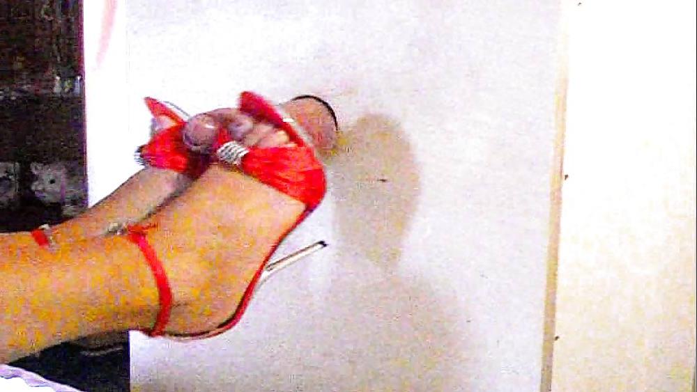 6P Wir - GloryHole Footjob