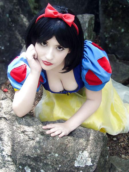 13P Cosplay 