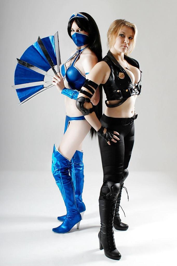 16P Mortal Kombat cosplay