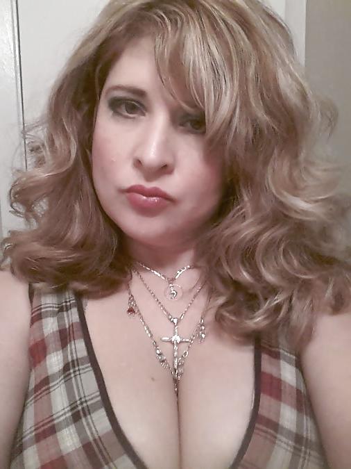 25P Thick latina milf with ass
