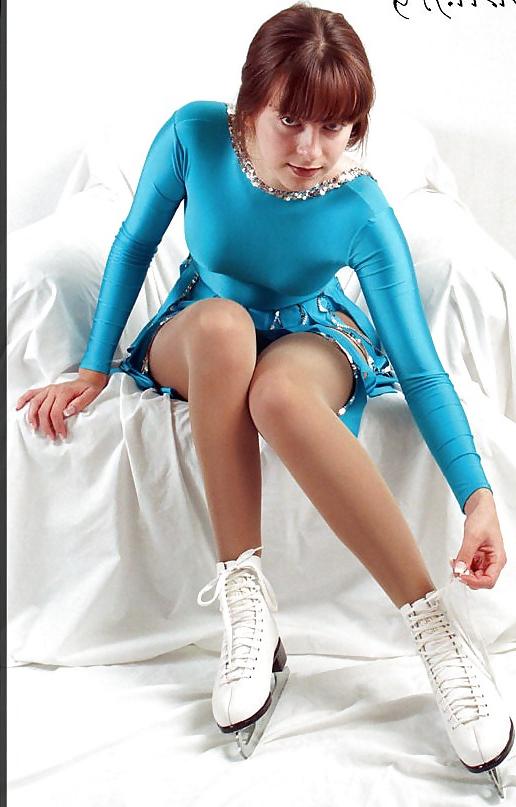 20P Red head in lycra skating outfit