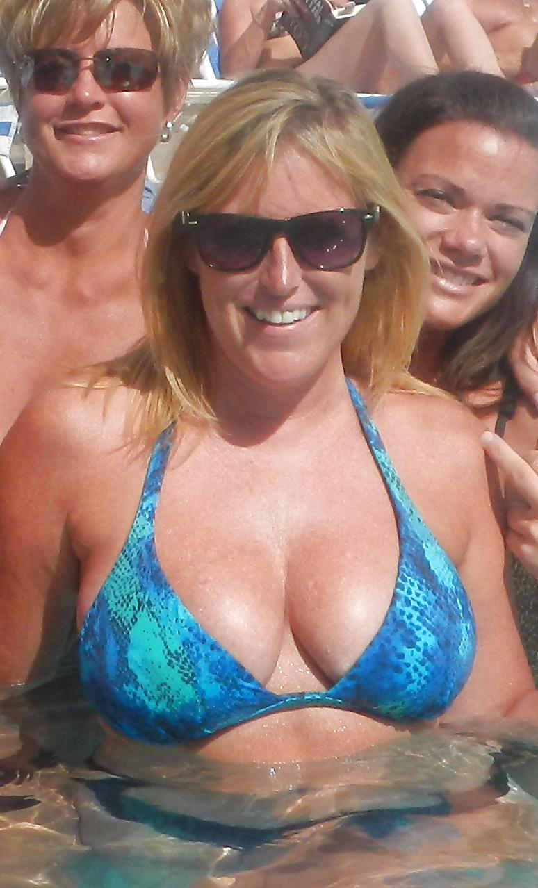 20P Busty Flickr Milf 12 (non-nude)