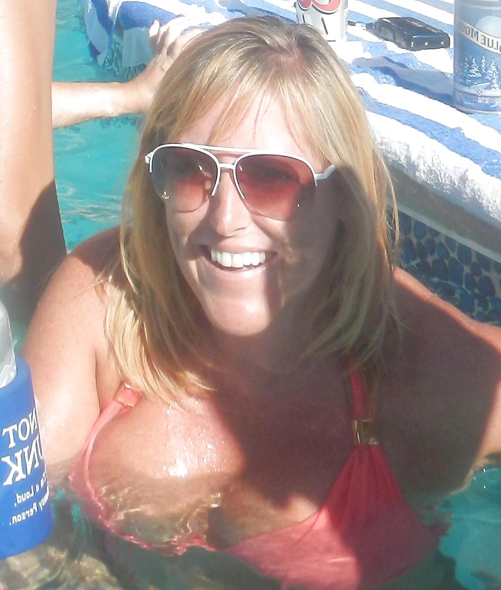 20P Busty Flickr Milf 12 (non-nude)