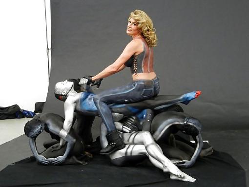 15P HUMAN MOTORCYCLES&CARS (BODY PAINTING TRINA MERRY&EMMA HACK)