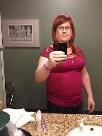 7P Cross Dressing Sissy.. good at sucking cock