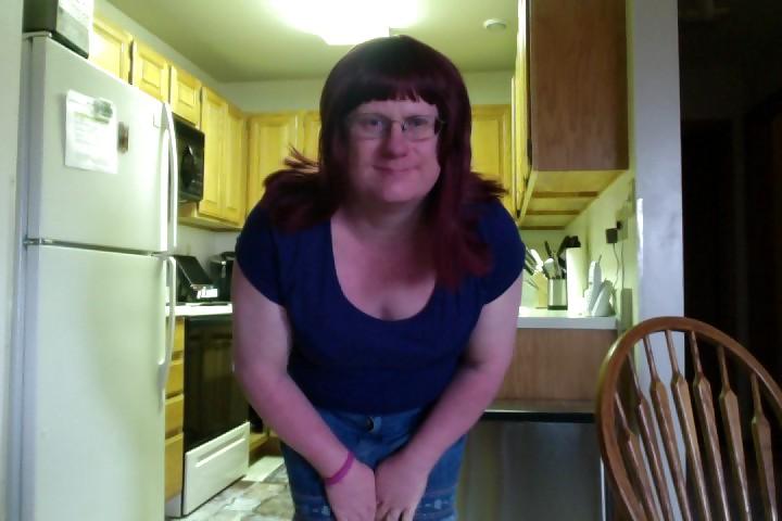 7P Cross Dressing Sissy.. good at sucking cock