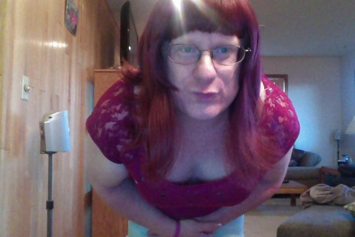 7P Cross Dressing Sissy.. good at sucking cock