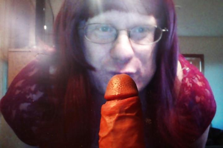 7P Cross Dressing Sissy.. good at sucking cock