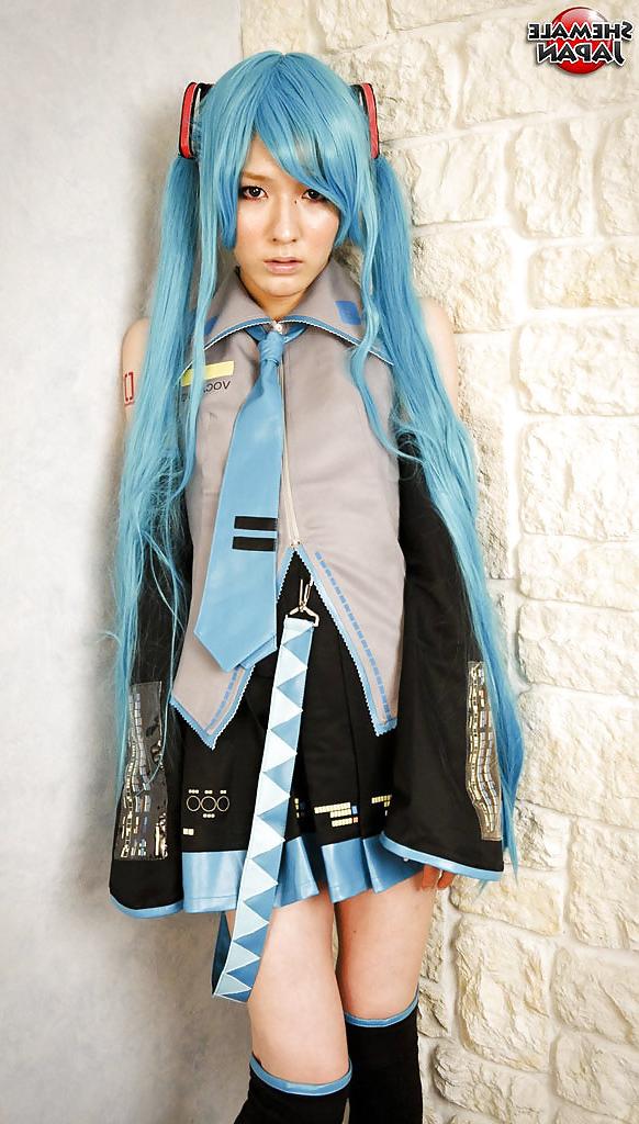 15P Lisa cosplay