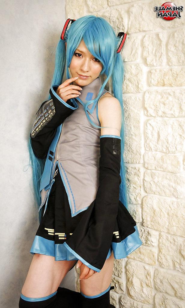 15P Lisa cosplay
