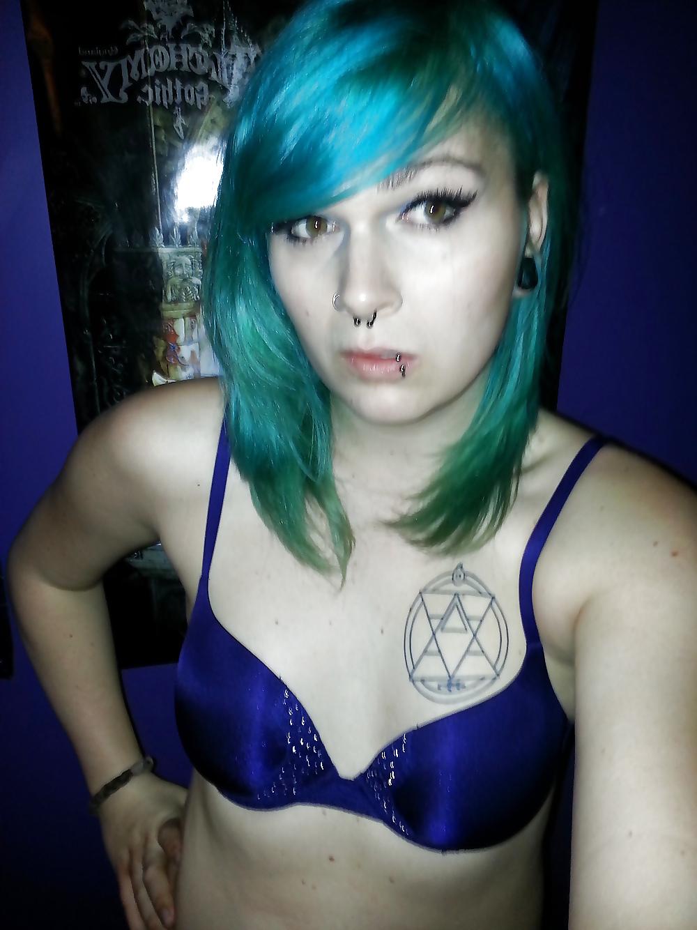 6P Transvestite blue hair