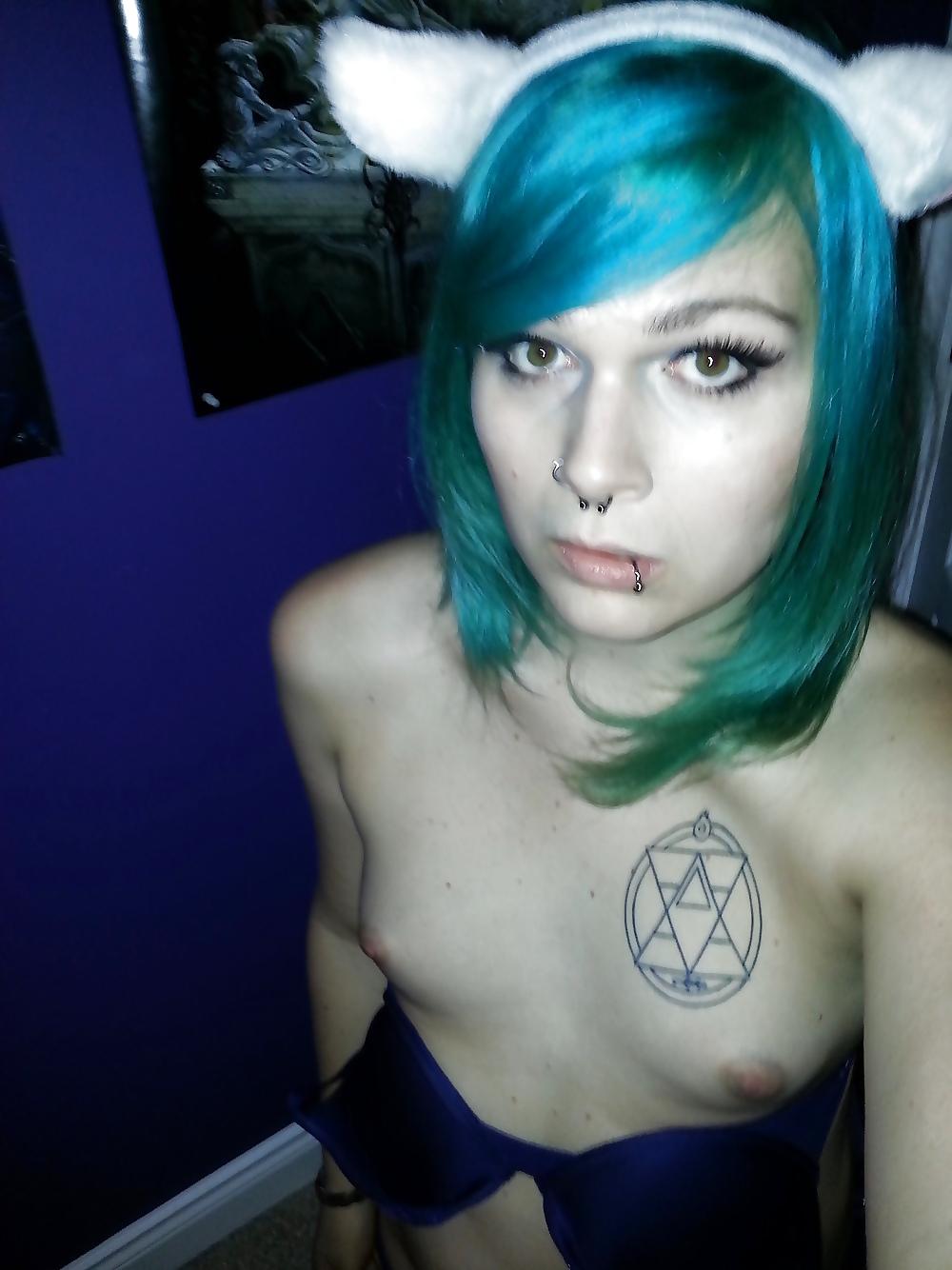 6P Transvestite blue hair