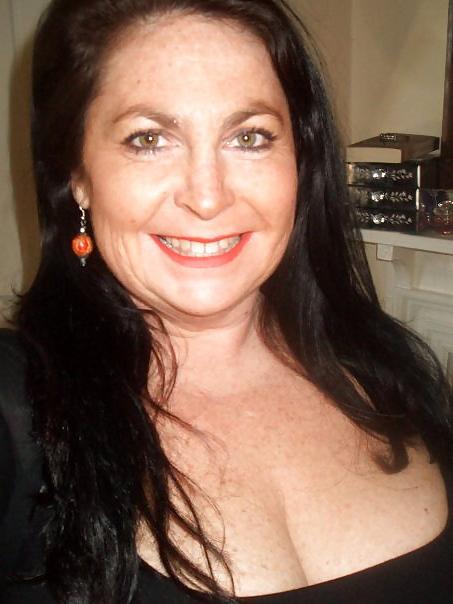 5P Busty dark-haired MILF!