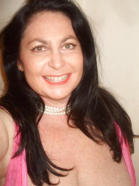 5P Busty dark-haired MILF!