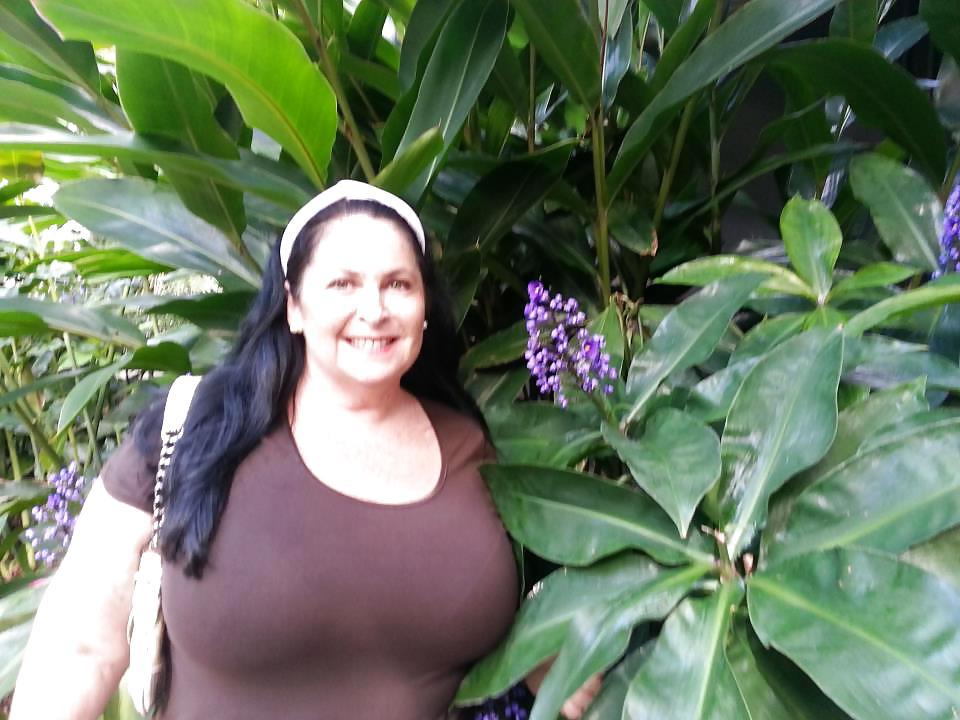 5P Busty dark-haired MILF!