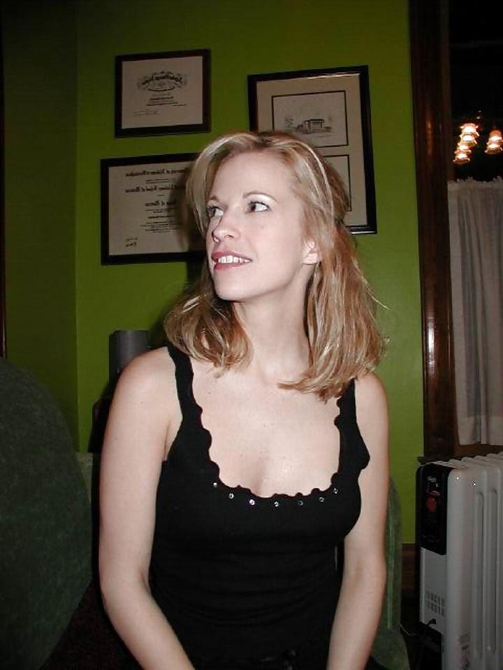 22P Blond whore fucking dick and pulls well-1