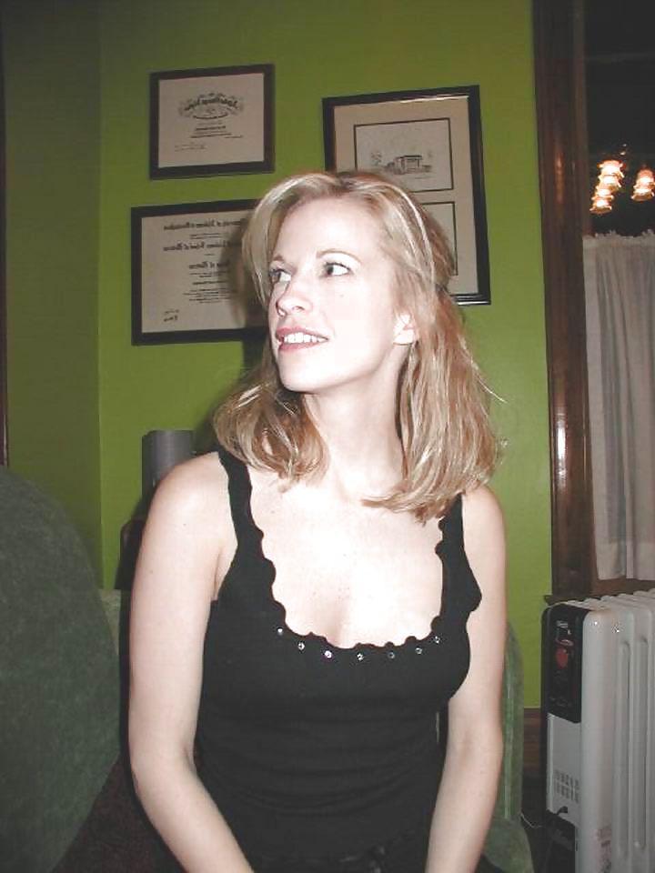 22P Blond whore fucking dick and pulls well-1