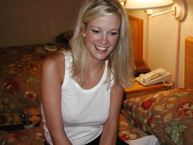 22P Blond whore fucking dick and pulls well-1