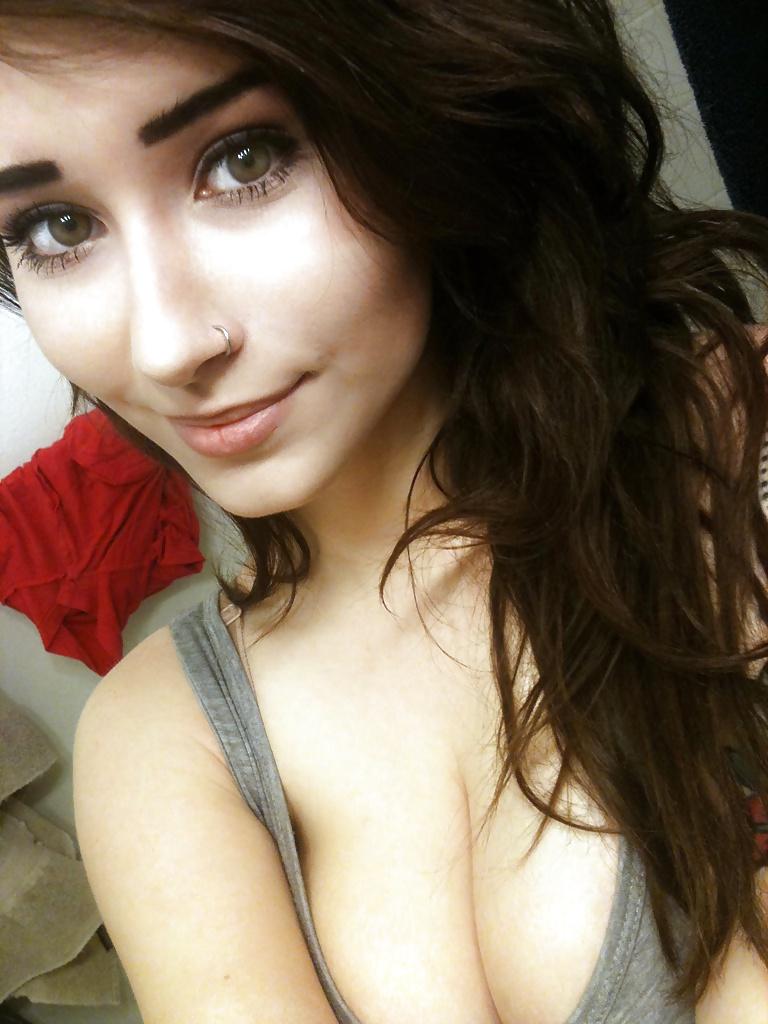 25P Busty teen cleavage