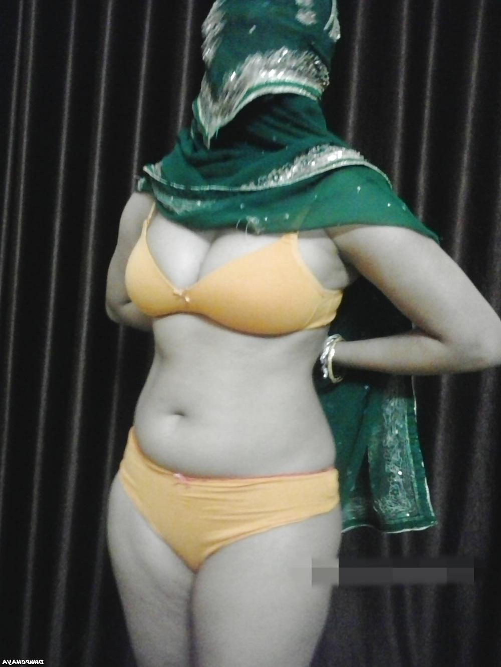 7P Arab girl strip salwar suit showing big boobs nipples 