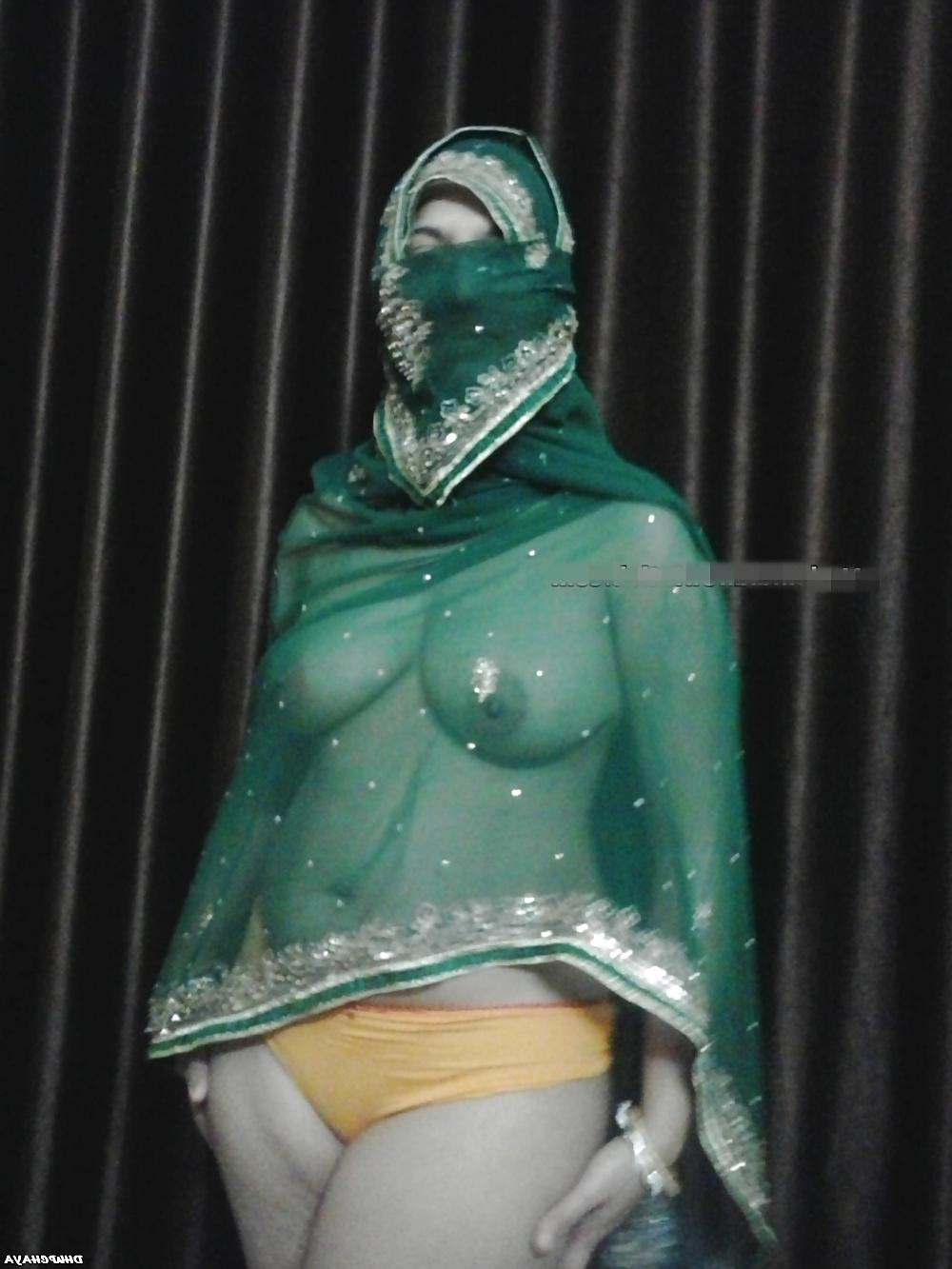 7P Arab girl strip salwar suit showing big boobs nipples 