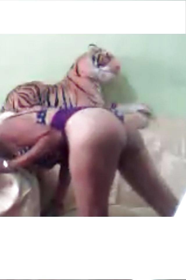 11P Granny sensual body show me and toch her