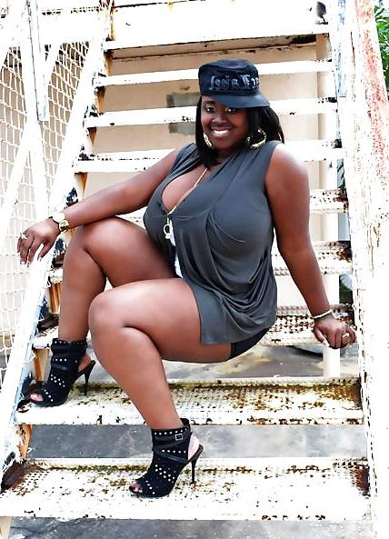 10P Chubby and Thick and she can get it