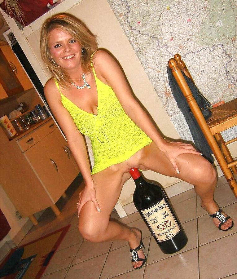 25P Ohh that sexy little wife.