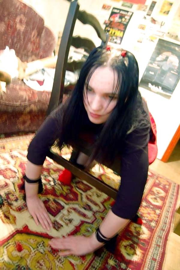 11P Amateur babe wearing pantyhose.