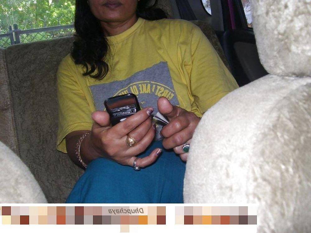 21P SHE IS INDIAN HOUSE WIFE AND LOOKI HER HOT BODY