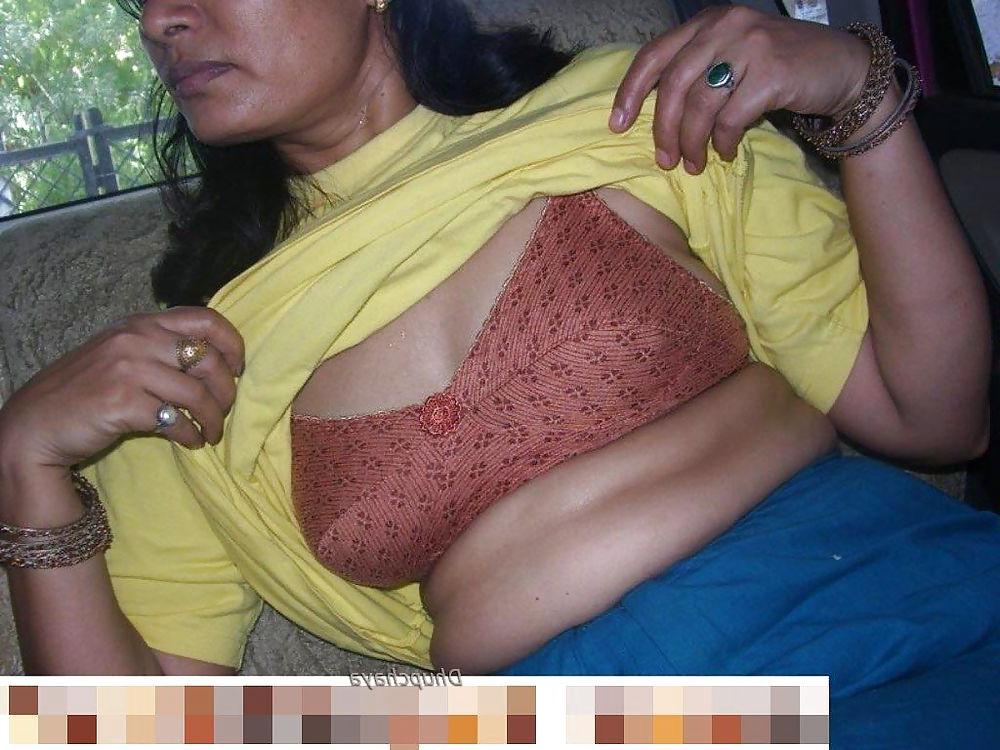 21P SHE IS INDIAN HOUSE WIFE AND LOOKI HER HOT BODY