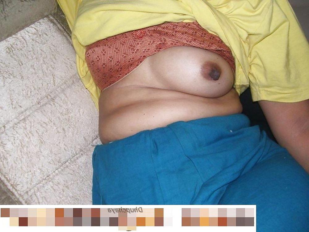 21P SHE IS INDIAN HOUSE WIFE AND LOOKI HER HOT BODY