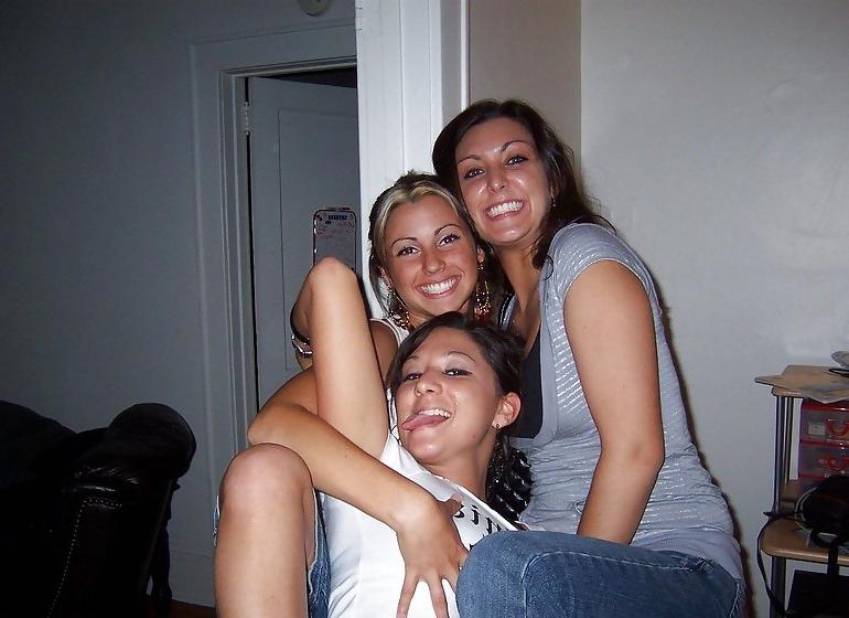 25P Some pics of real amateur teens and busty babe