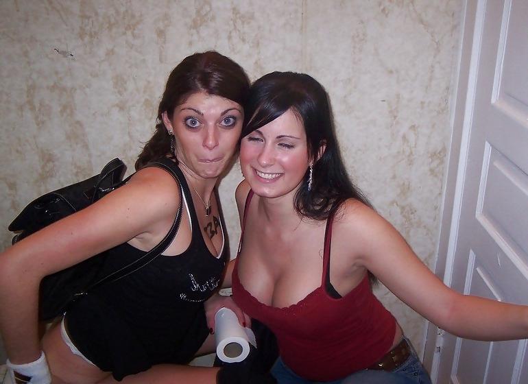 25P Some pics of real amateur teens and busty babe