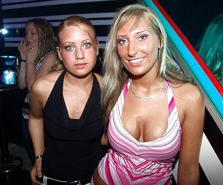 25P Some pics of real amateur teens and busty babe
