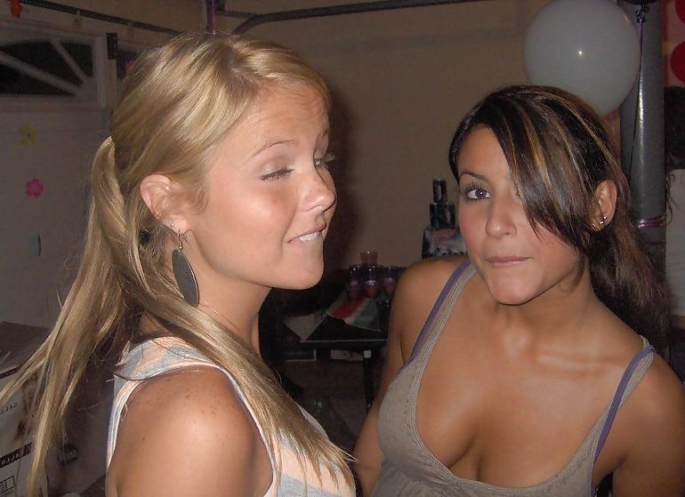 25P Some pics of real amateur teens and busty babe