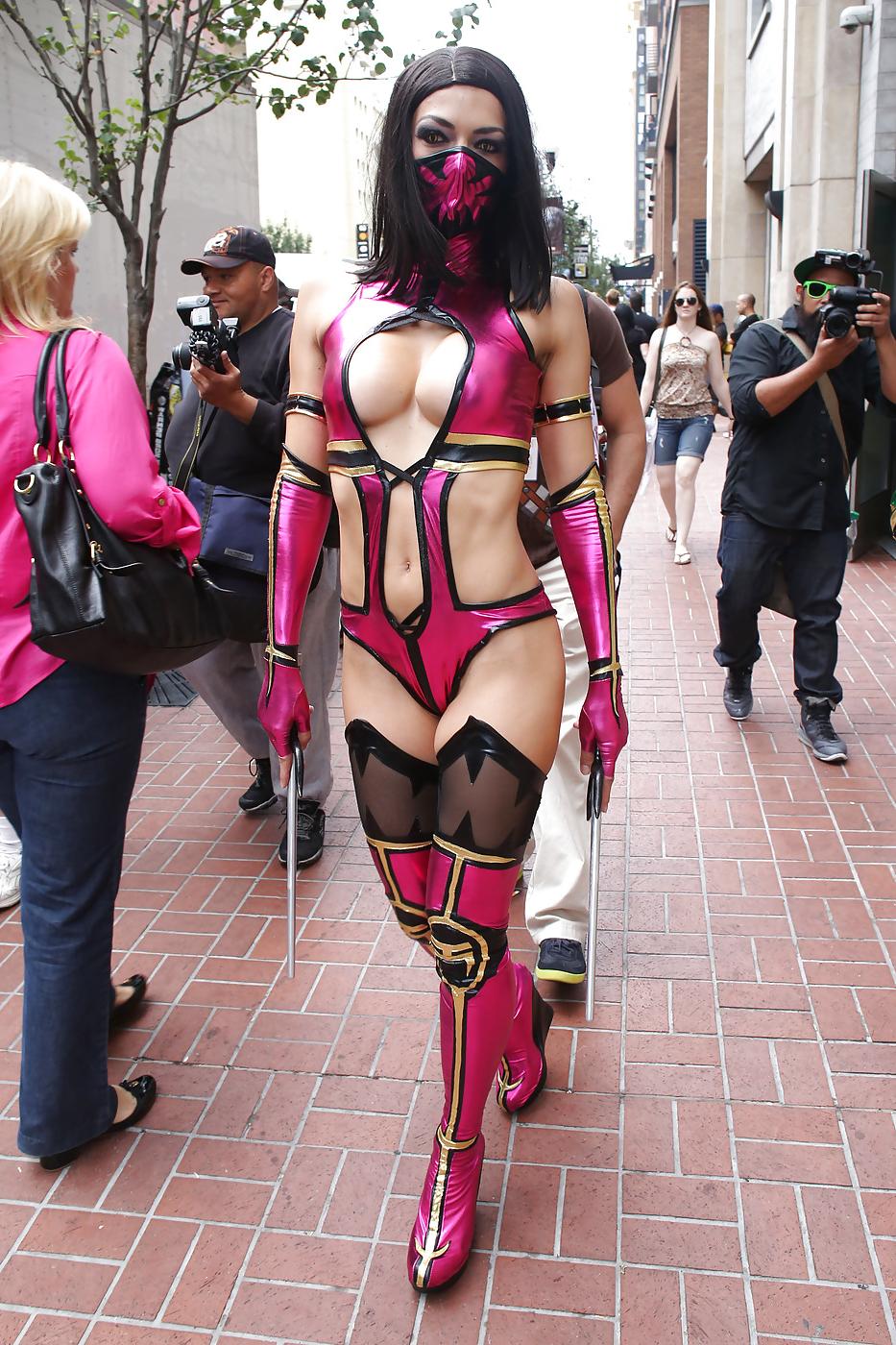10P Adrianne Curry - In The Greatest Costume Ever!