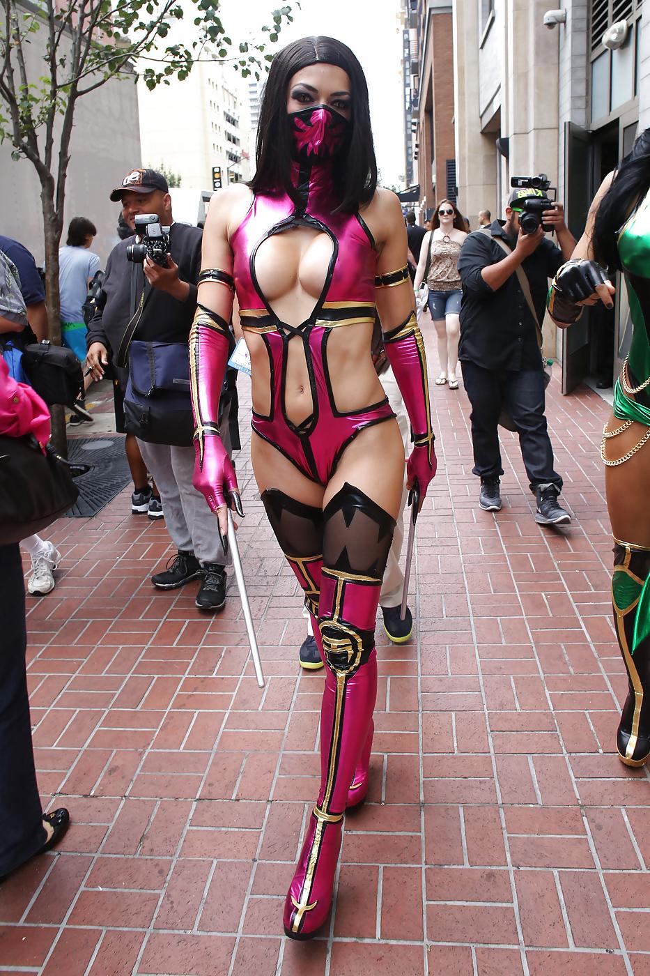 10P Adrianne Curry - In The Greatest Costume Ever!