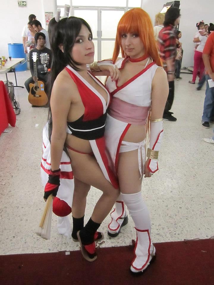 25P Cosplays in pantyhose and pantimedias
