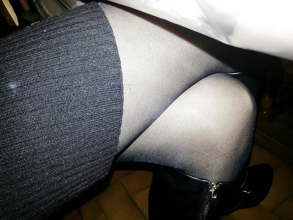 10P Mature wife pantyhose ... les bas de ma femme !!