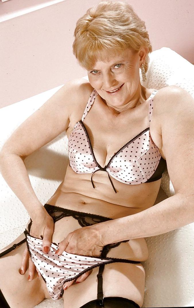 25P Mature Beauty - Carla 1