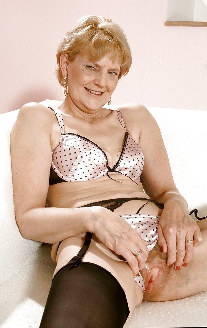 25P Mature Beauty - Carla 1