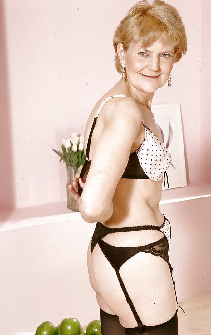 25P Mature Beauty - Carla 1