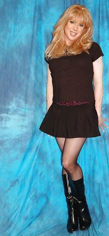25P Sissy Boys love to dress up .
