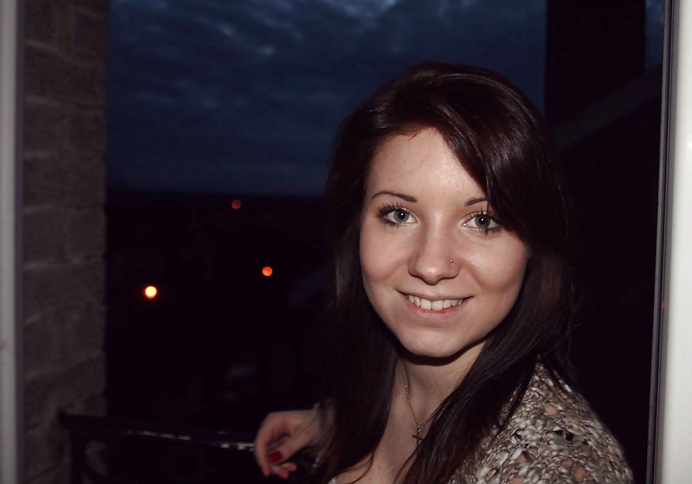 12P Amandine une petite salpe  French slut