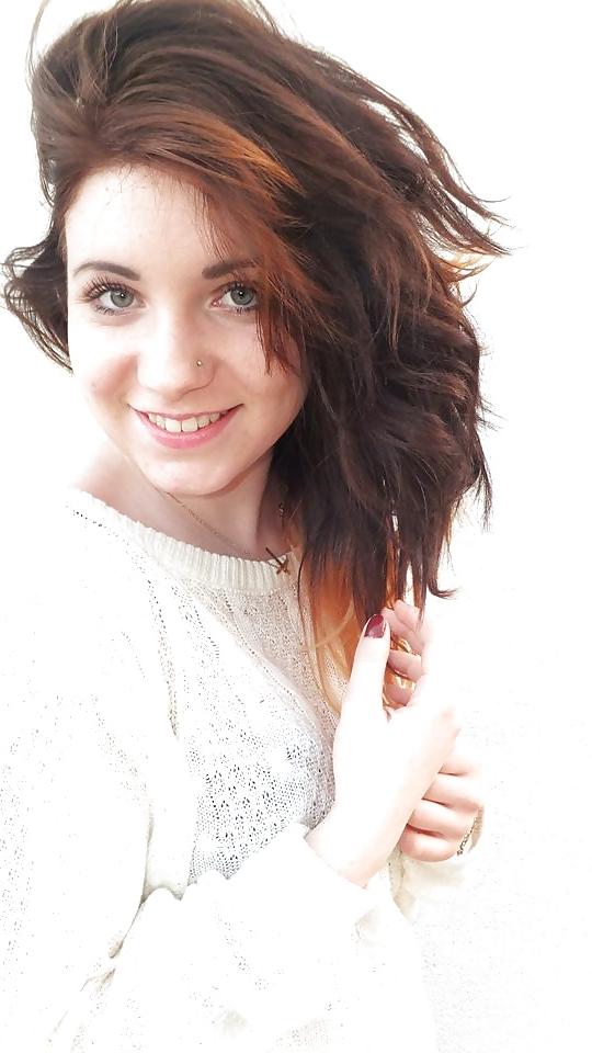 12P Amandine une petite salpe  French slut