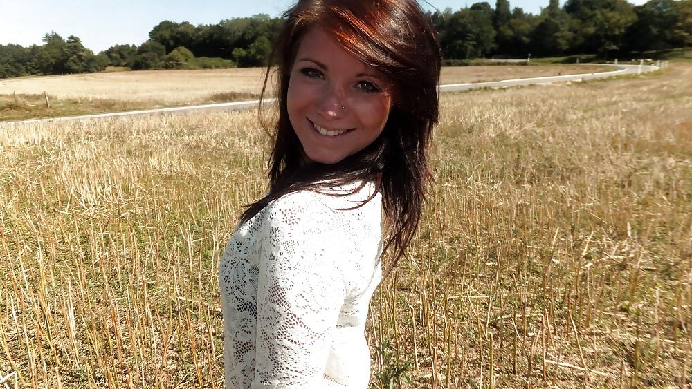 12P Amandine une petite salpe  French slut