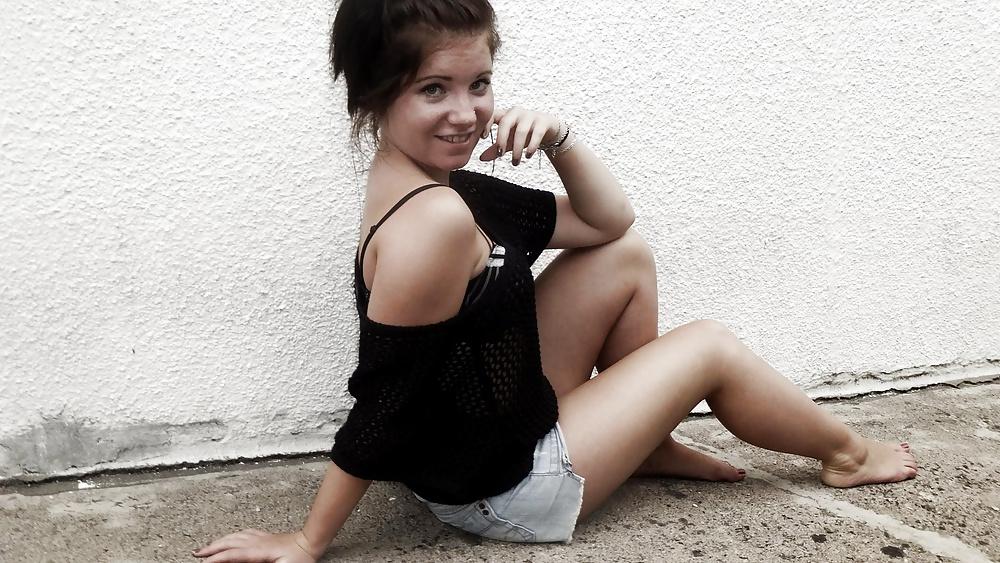 12P Amandine une petite salpe  French slut