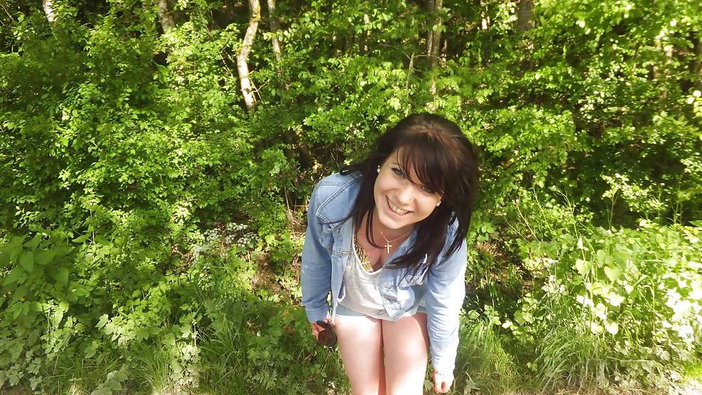 12P Amandine une petite salpe  French slut