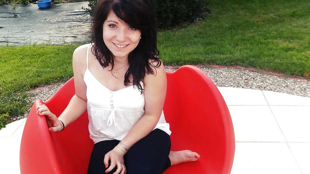 12P Amandine une petite salpe  French slut